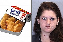 Elle demande des Chicken McNuggets en échange d'une fellation